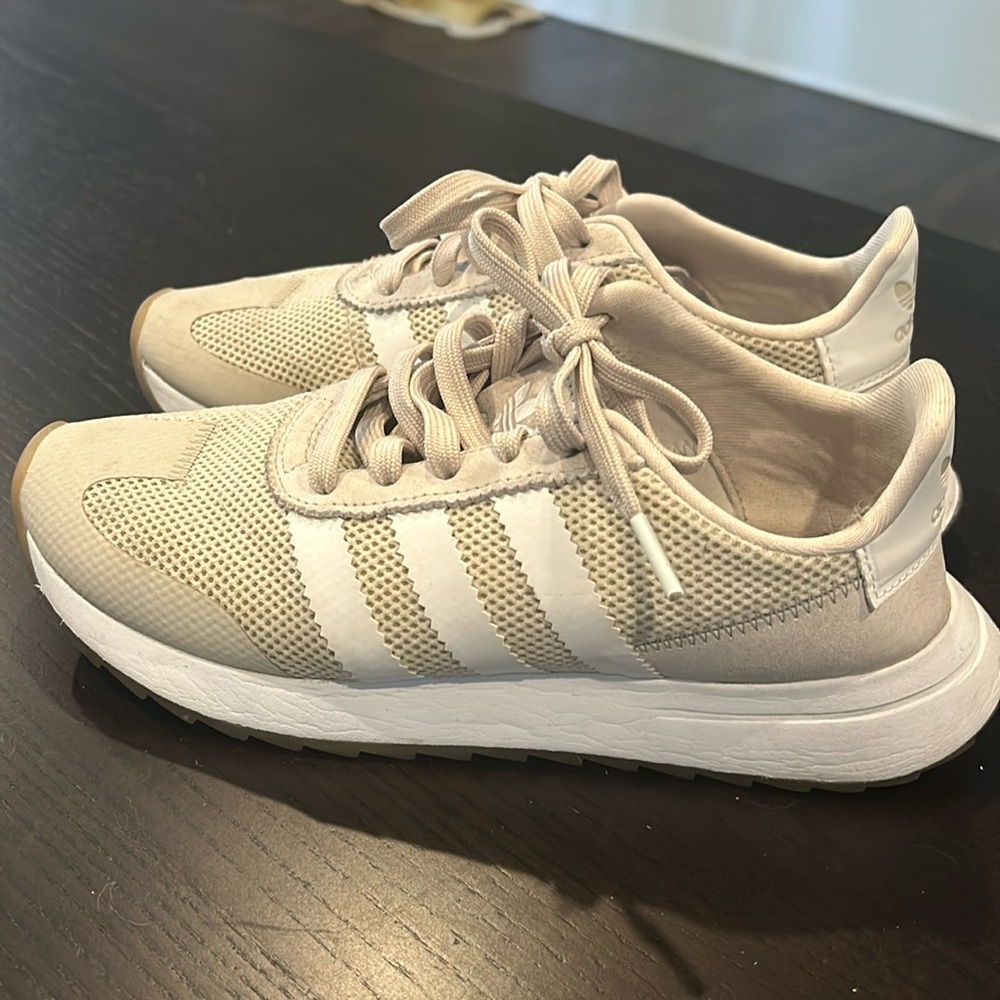 Adidas sneakers. Size 6. Beige color.